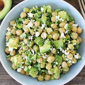 My FAVORITE salad and it only takes about 5 minutes to make! FULL RECIPE HERE: http://bit.ly/2srw8zN | Two Peas and Their Pod