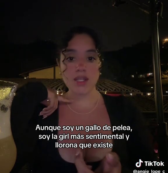 Soy un gallo de pelea sentimental y llorona