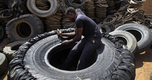Nigeria : Freee Recycle transforme des pneus usés en objets divers | Africanews