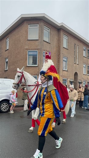 Sinterklaas 2025 — Den haag ! Sinterklaas brought warmth to chilly Den Haag—kids laughing, bells ringing, and traditions alive! ❤️🎁✨ #Netherlands #fypシ゚ #viral #sinterklaas #denhaag Amsterdam Lovers Corner | Amsterdam Lovers Corner