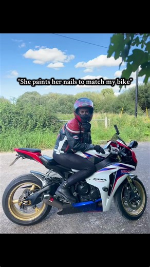 But I will clean your bike and pass the tools 🙂‍↔️ #memories #sportsbike #bikelife #cbr1000rr #comingback