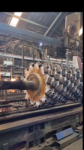 Lump Breaker in for repairs. We'll skim, build up and machine the bearing journals of both ends before returning to the customer. #bundabergwalkers #australianmanufacturer #operatingsince1888 #repair #fabrication #machineshop #groupeffort #teamworkmakesthedreamwork | Bundaberg Walkers