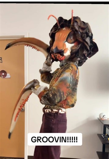 This bug is dancing softly so I don’t get a noise complaint 🤤 Thank you for allll the luv on mead the mantis!!! I might make a FAQ post soonish an outfit vid :p the groovy bug will keep grooving…… My v2 fursuit is in the works too, a abdominal tail which I can hopefully finish for fursquared! See you guys at the con! #fursuit #fursuiting #furrytiktok #bugfurry #costume