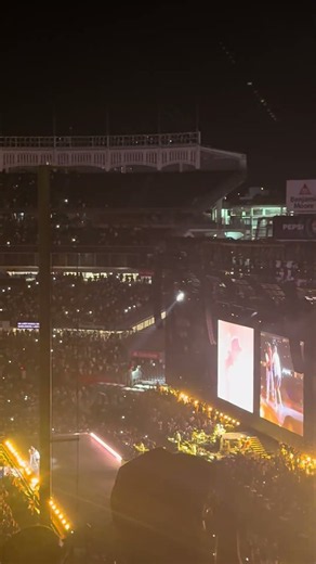 Jay-Z & Pharrell Perform “Frontin’” LIVE 🔥🗽 | Yankee Stadium 2026