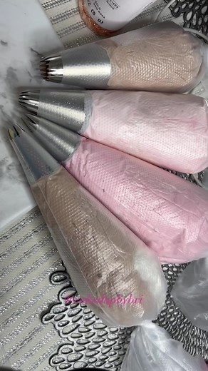 1.1M views · 10K reactions | Classy Cupcakes #cupcakes #cupcake #buttercream #baker #bakingreels #FacebookReelsContest | Brianna Collins | Facebook