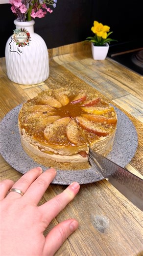 1.4M views · 9.1K reactions | Cheesecake cu mere și caramel. #mere #caramel | Ella Cooking | Facebook