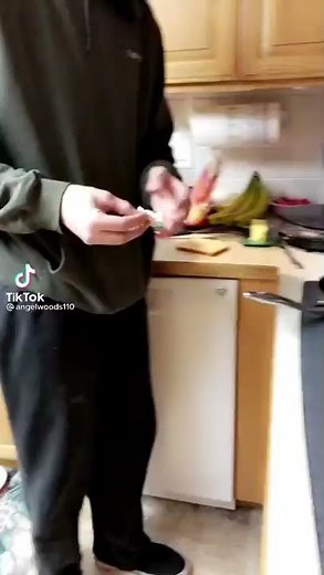 Nom nom nom dog tiktok