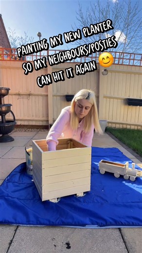 Painting my new planter so my neighbours can hit it 🤣 Genuinly wonder how long this one will last 🙈 #garden #plant #plants #painting