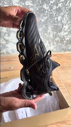 Tênis Mizuno Wave Prophecy 14 ( Preto+Dourado)