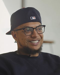 We spraken artiest Ronnie Flex over hoe hij tijdens een kater altijd tien Raketjes eet (met voortanden) en waarom hij bij lieve dierenfilmpjes moet huilen. | VICE Nederland