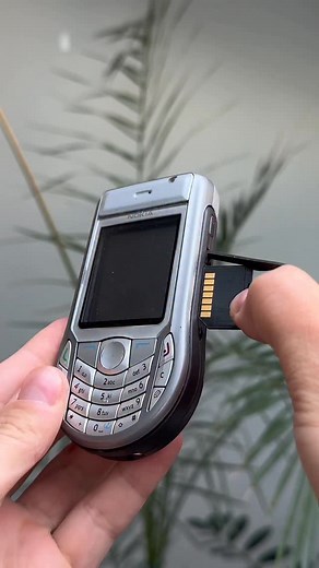 162K views · 25K reactions |  When memory had a sound — Retro phone card slots #2000s | Retro mobile phone | Facebook