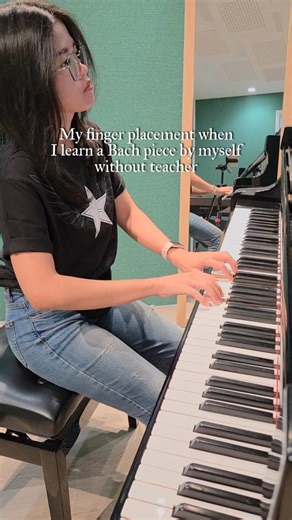 Thea Belicia on Instagram: "Bach but make it chaotic.☺️🤯 #pianoteacher #pianolesson #pianosemarang #genzteachers #pianopracticing"
