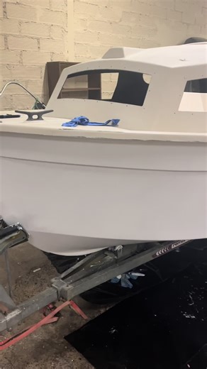 Rénovation de bateau: Peinture et réparation de coque