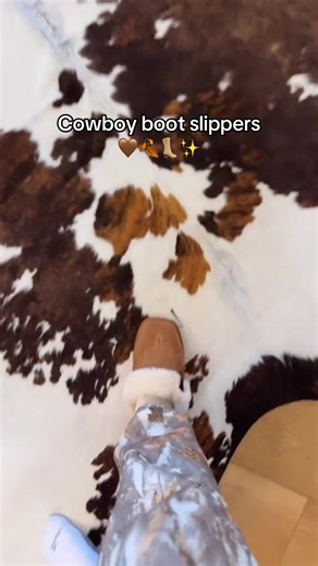 Send this to a cowgirl 😍🍂 #cowboyboots #cowboy #bootslippers #cowgirl