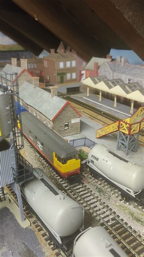 Lima class 31 with freight