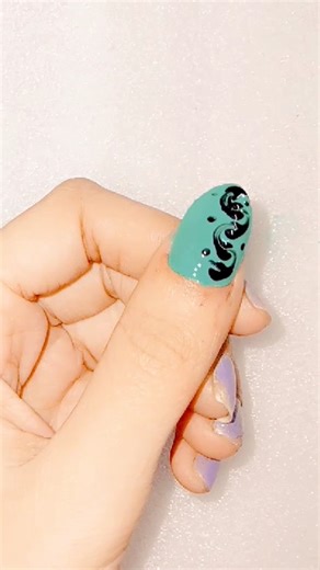 easy nail art 💚💚#trending2025 #nailart #diynaildesigns #youtubeshorts #shorts #easynailart #easy