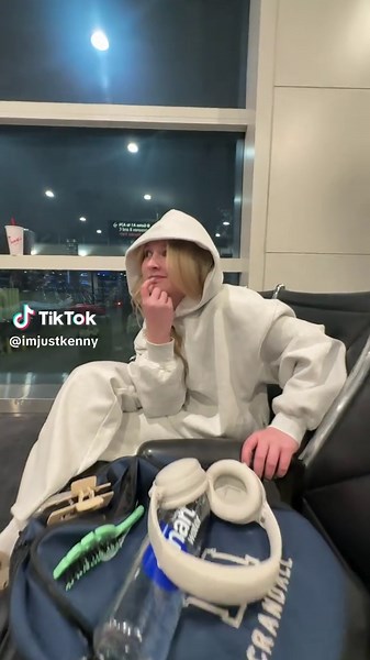 Spring break dance#dancer#fypシ゚viral#airport #makemefamous#gotthwmoveslikejagger🕺💃✈️👙🌴☀️