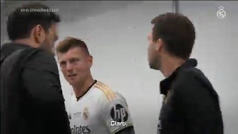 Incredible insight... this is a video of Carlo Ancelotti's Real Madrid at half-time in the UEFA Champions League final. They were drawing 0-0 against Dortmund.Ancelotti wanted change. He allowed his own players to speak regarding the tactics! 🏆👏