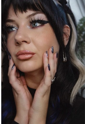 Mastering Eyeliner Techniques for Bold Looks