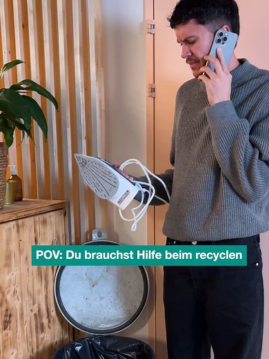 Unsicher beim Recycling? Ruf Mama an – aber bitte wirf das Bügeleisen nicht in den Kehricht!♻ Und wenn Mama es nicht weiss: Auf unserer Webseite findest eine gute Wertstoffe-Recycling-Übersicht!💡 #mamahilftimmer #nachhaltigkeit #kreislaufwirtschaft #recyclingunsicherheiten @senserecycling