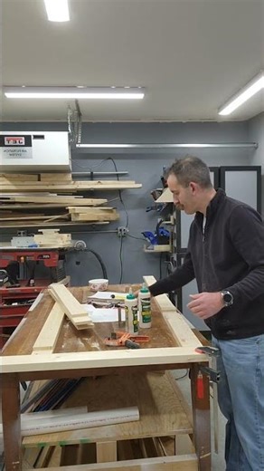 How to assemble a simple chicken coup