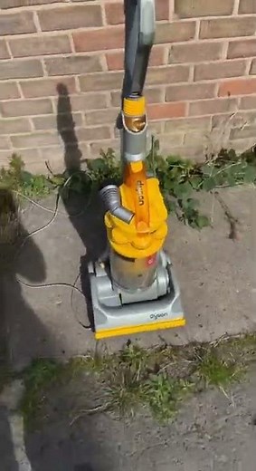 Carboot sale find first look power on dyson dc14