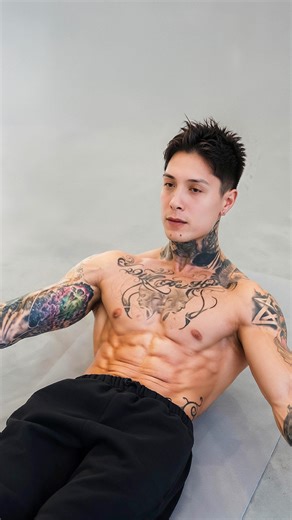 Comment “2026” to get your NEW ABS ROUTINE sent to you! 🔥 If you actually want to get ABS this year, SAVE this video and follow along every day, stay consistent and see the results 😎 This routine is designed to target every part of your abs, from upper, lower and obliques! Click the link in our bio to get in the best shape of your life 💪🏽 | Thenx.com