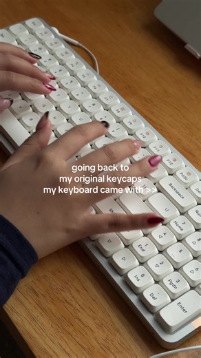 i switched back to my original keycaps my keyboard came with! #keyboardasmr #keyboardlover #typingsounds #keyboardtok