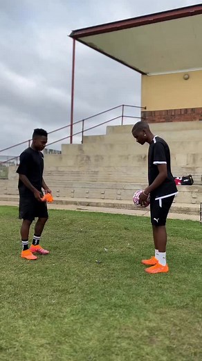 13K views · 12K reactions | @mfundo_vilakazi_12 …With football you will never be alone!!! #football #footballskills #pumasouthafrica #mfundovilakazi #pumasportstyle @pumafootball @iamafreestyler @globesoccer @caf.championsleague @mjepa12 | Jabu Mjepa Mdaka | Facebook
