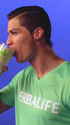 @Cristiano Ronaldo es uno de los miles de deportistas de alto nivel que se nutren con Herbalife. Más detalles de mi canal de Youtube (Guillermo Luna, Deporte y Herbalife). #GuillermoLuna #GuillermoLunaHLF #Herbalife #Herbalife24 #Comida #Fitness #HerbalifeNutrition #Liderazgo #Nutricion #Nutrition #Food #Entrenamiento #Chairman #HFF #HNF #Inmunidad #Desayuno #Coach #Te #Aloe #Fibra #Cr7 “Los productos Herbalife Nutrition no tienen el propósito de tratar, curar ni prevenir enfermedad alguna”. | G