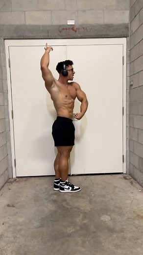 Logan Guthrie on Instagram: "Spontaneous quick routine Posing is so fun. Is it hard? Yeah of course! But when done properly you can display your physique in such beautiful ways. — Code: Thefuture @jed_north @aminoasylum @lumberlegs @stratelabs — Bodybuilding and Classic physique posing sessions available — #GymLife #BackDay #FitnessJourney #Dedication #classicphysique #bodybuilding #pose #gym #motivation #lifestyle #pose"