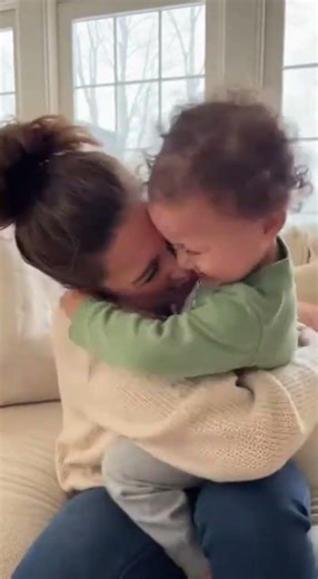 “Mom Caught: Toddler Exposes the Makeup Mystery 👶💀” #funnybaby