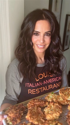 Try the shrimp cake, it’s the best in the city 🇮🇹🇺🇸👌🏼 Golden, light and delicious, these shrimp cakes were always synonymous with fond Christmas Eves past when I was a child and now I keep them on the rotation for a quick meatless meal. Served with freshly squeezed lemon, lemon aioli, or Sriracha sauce, these are sure to be a family favorite. Grandma Susie’s (Assunta) Shrimp Cakes: Makes approximately 14 cakes, depending on size | Prep Time: 20 mins. | Cooking Time: 15 mins. Ingredients: 5