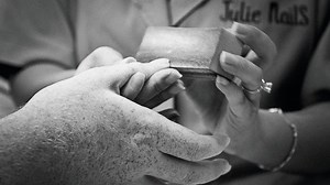 The Acoustic Guitar Player’s Guide to Using Fake Nails