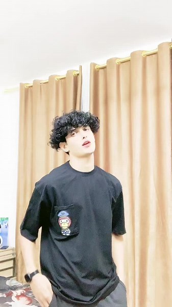 ‏ها شلونكم 😭🩵😂. #محمد_الصادق🖤