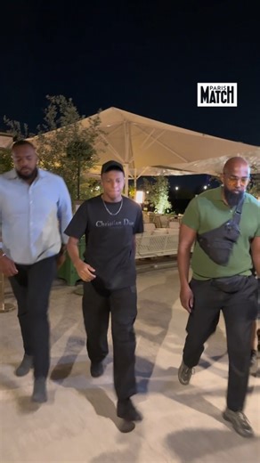 12K views · 2.8K reactions | Kylian Mbappe débute ses vacances à Paris. Éliminé avec son équipe du Real Madrid en 1/2 finale de la Coupe du monde des clubs par le PSG, l'attaquant des Bleus va pouvoir se reposer après avoir disputé 65 matchs (44 buts à la clef) toutes compétitions confondues lors de la saison 2024-2025.  @bestimageagency | Paris Match | Facebook