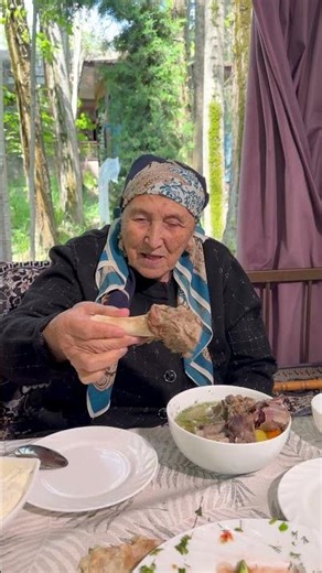 Chinor kafesi soqoqda joylashgan dam olish uchun zo’r maskanlardan biri