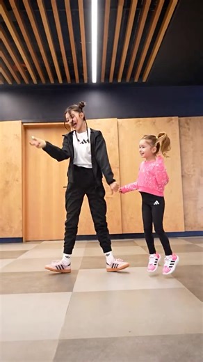 Hasibe Başol on Instagram: "Maya & Eva aynı ritimde ama Eva’nın ayakkabıları başka bir seviyede: adidas Lightorama ışıklı ayakkabısı ile parlama mood’u ON 🔥 @adidas.turkiye #işbirliği"
