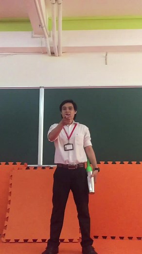 Mastering Tumbler Juggling Techniques in a Classroom