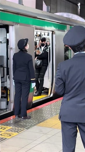 女性車掌さんも活躍 二人の車掌が支える安全な列車 #女性車掌