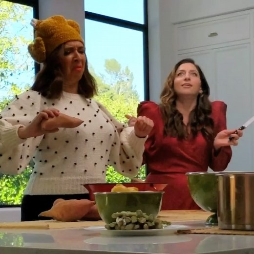Instagram video by Chelsea Peretti • Nov 23, 2021 at 6:36 PM