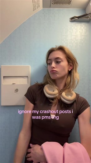 shout out the jet blue flight attendants for being girlies