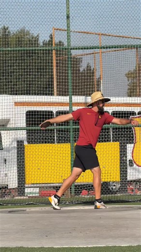 Generating power from the legs is the most crucial aspect a thrower needs to understand in order to produce really big throws. How we do that is keeping the separation of upper and lower body, not too much but also not to little. Just right. | USC Throws