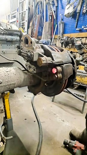 Effective and easy method for removing a seized caliper bolt. The combination of heat and an impact wrench is often the best approach, but safety and proper technique are crucial. Welcome to Congo Trading Parts. Located in the heart of Pointe Noire, we specialize in providing high-quality heavy equipment and machine spare parts. Our commitment to excellence ensures that you find everything you need under one roof. Whether you’re in construction, mining, or any industry requiring robust machinery