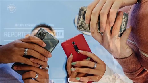 Reporter’s Notebook: A survey finds Americans are reading less, with smartphone use contributing to a decades-long decline. Experts suggest morning reading as a way to strengthen empathy, focus and mental health before the day begins. Here’s John Dickerson. | CBS Evening News