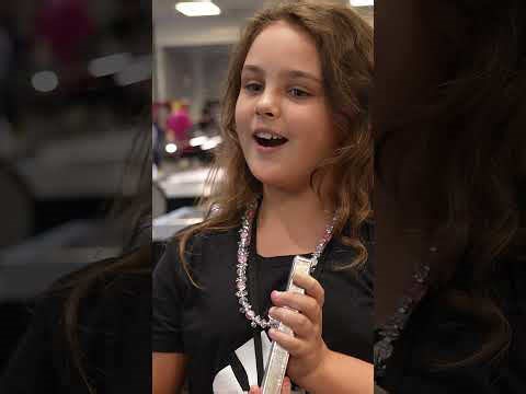 Girl handles 100oz bar of silver #silver #coinshow