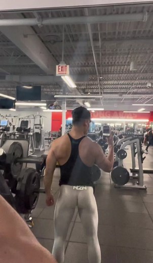 I cant stop - mirror check 👀 #gymgear #spandexleggings #spandex #lycra #leggings #guysintights #lycrapants #flex