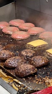 Trying the ORIGINAL Juicy Lucy in Minnesota – At Matt’s Bar! 🍔 #JuicyLucy #MattsBar #MinnesotaEats | Strictly Dumpling