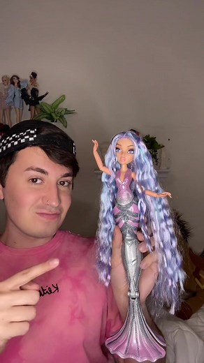 Meet Orra. The collector doll by @Mermaze Mermaidz Color Change with incredible tail articulation 😍 #mermazemermaidz #dolls #dollstagram #mermaid #mermaids #toys #collectibles #dollcollector #mgaentertainment