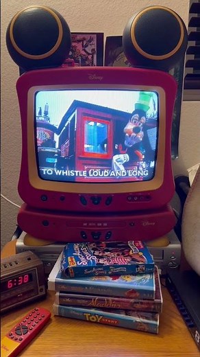 “Whistle While you Work” Disney Sing Along Song on a Mickey Mouse CRT tv #disney #singalong #vhs